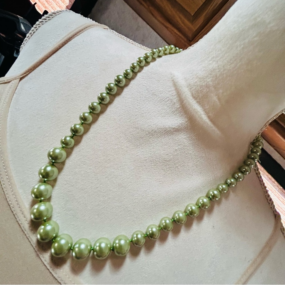 Vintage mint green glass hand knotted graduated pearl 925 necklace